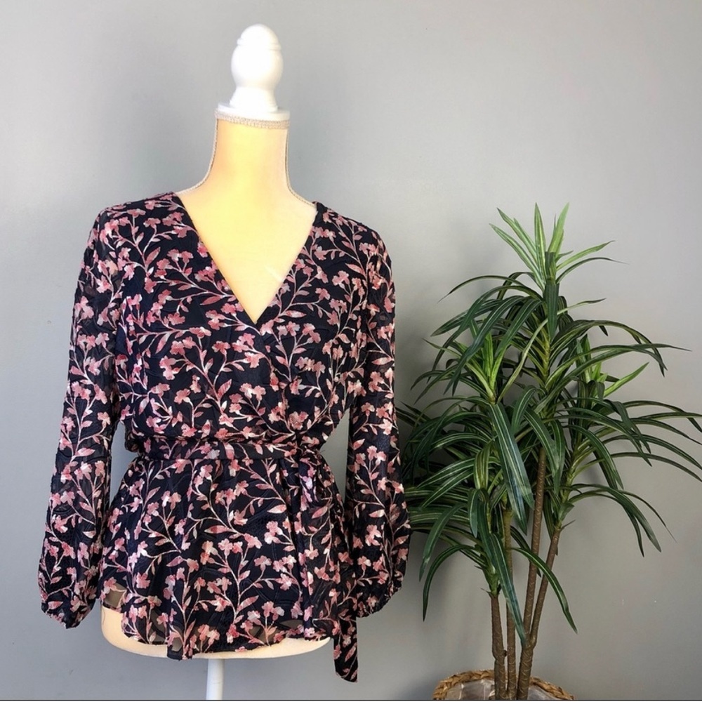 Collective Concepts Women’s Floral Wrap Around Top Size Small